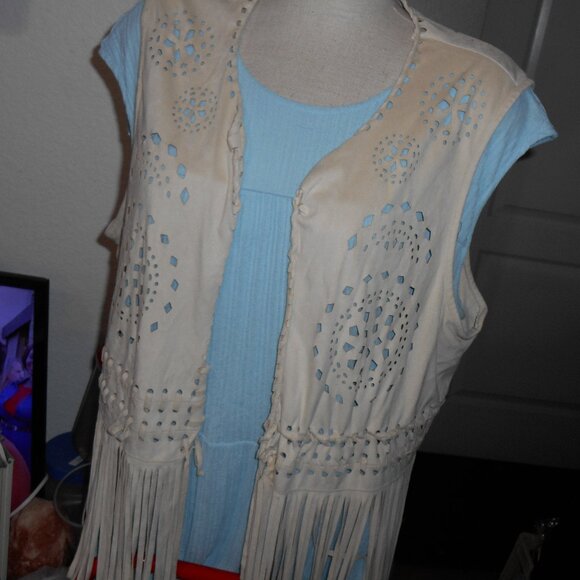 WESTERN BOHO STYLE TAN FAUX SUEDE LEATHER FRINGE EYELET VEST PYRAMID COLLECTION - Picture 9 of 13